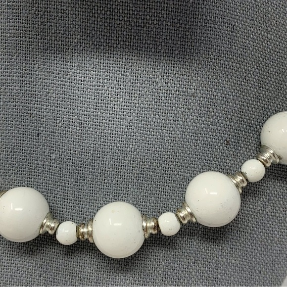 Vintage White Gumball Beaded Necklace with Silver Spacers - Picture 3 of 6
